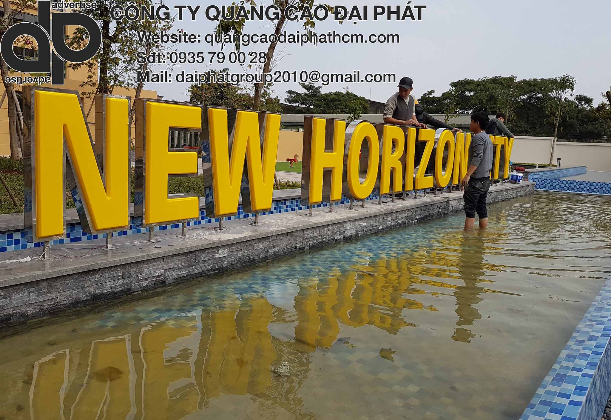 chữ mica hút nổi